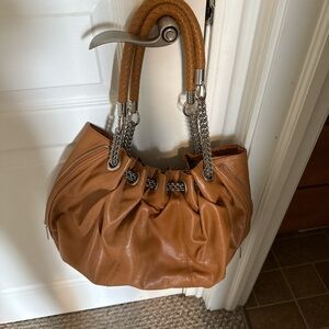 Chic Tan Leather Shoulder Bag